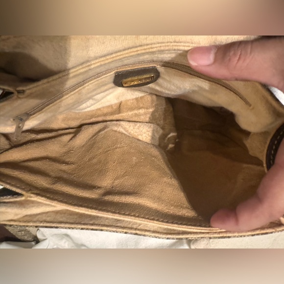 ❌❌SOLD ON FB❌❌Vintage Gucci Crossbody - Picture 9 of 17